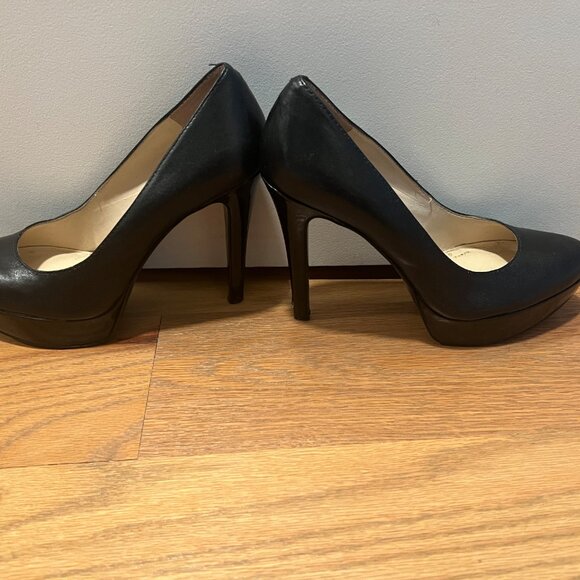 Black Platform Pumps - Picture 3 of 4